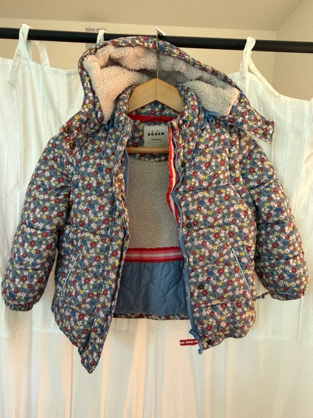 Mini Boden Kids Floral 3-1 Puffer Jacket in Blue Floral Size 4-5